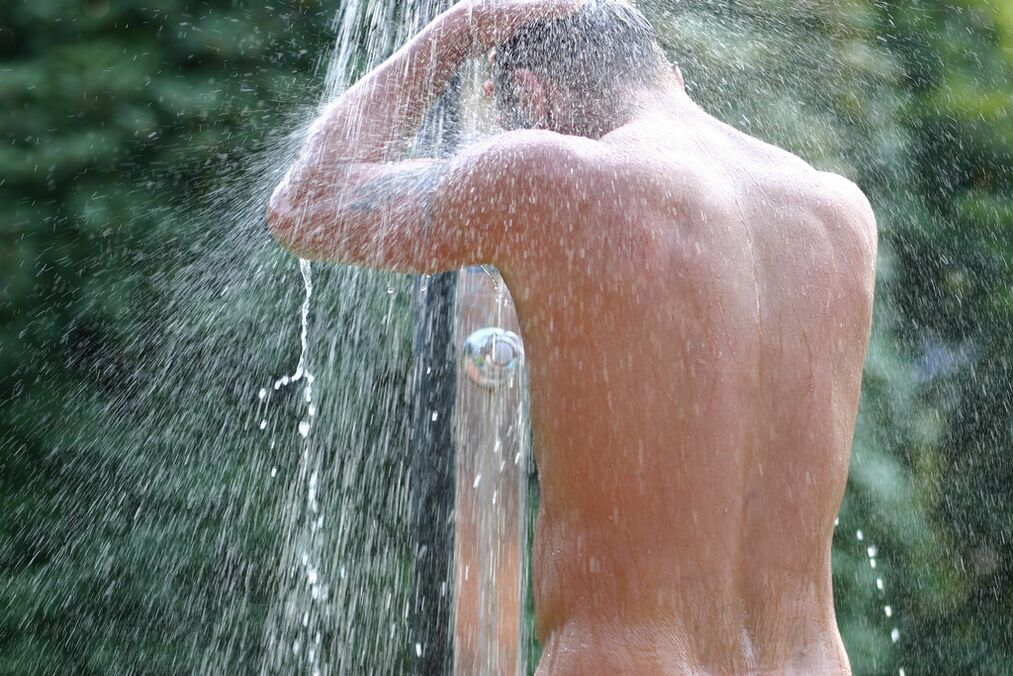 სოდით აბაზანის შემდეგ მამაკაცს გრილი შხაპის მიღება სჭირდება. 